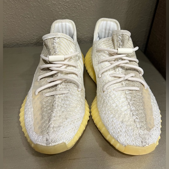 Yeezy Boost 350 V2 
Women’s size 8
Men size 6 1/2 - Picture 2 of 6